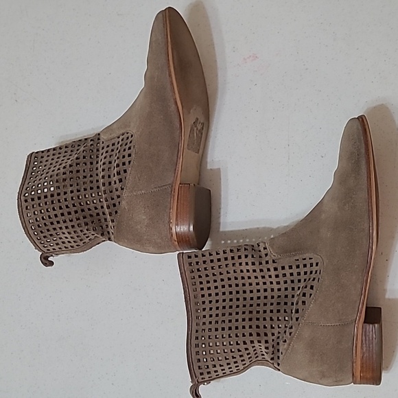 Michael Kors women's perforated suede ankle boots size 8.5 - Picture 3 of 13